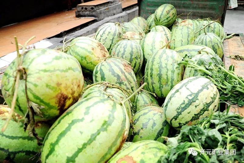 買下一整車西瓜，讓瓜農(nóng)早點回家