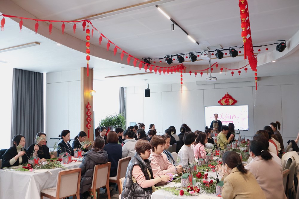 做最美的自己｜開元集團(tuán)舉行“三八女神節(jié)”插花與美妝活動